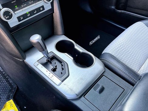 Used 2012 Toyota Camry SE image 16