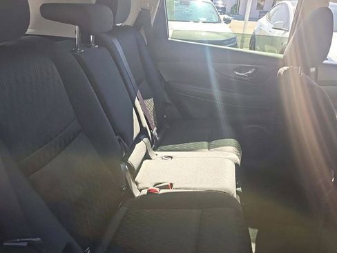 Used 2020 Nissan Rogue SV image 14