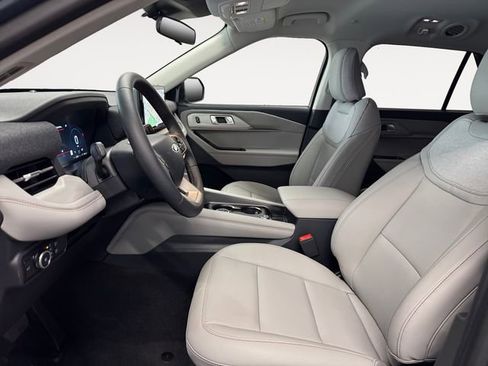 Used 2026 Ford Explorer Active w/ Active Comfort Package AWD/4WD image 9