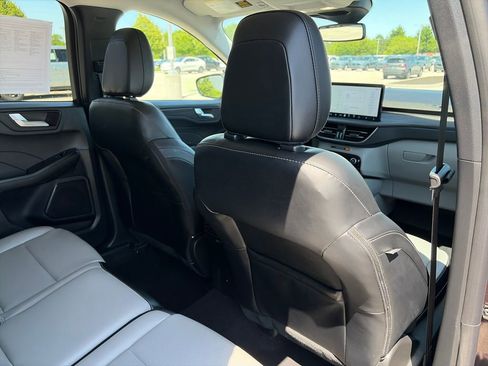 Used 2023 Ford Escape Platinum AWD/4WD image 31