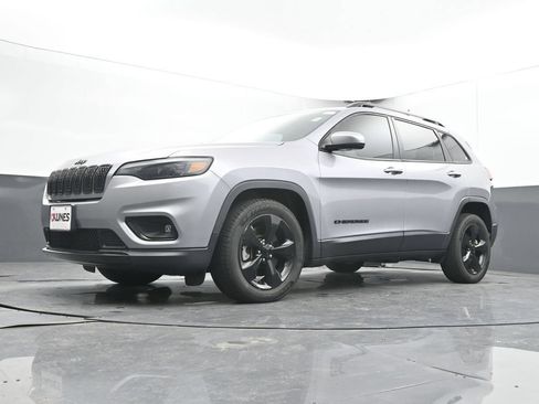 Used 2019 Jeep Cherokee Latitude Plus FWD image 27