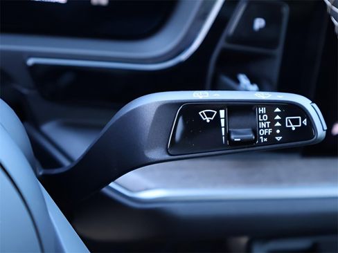 New 2025 Porsche Cayenne image 31