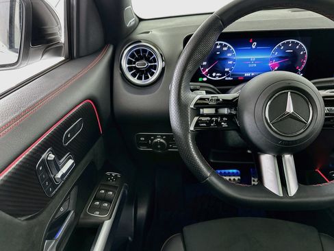 Used 2024 Mercedes-Benz GLB 250 4MATIC image 10