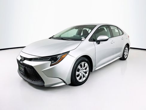 Used 2021 Toyota Corolla LE FWD image 3