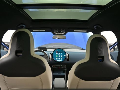 Used 2025 MINI Cooper Countryman S w/ Comfort Package Max image 17