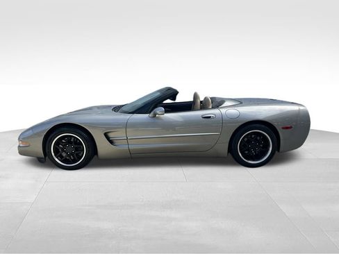Used 1998 Chevrolet Corvette Convertible w/ Performance Handling Pkg image 45