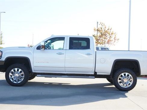 Used 2019 GMC Sierra 2500 Denali w/ Duramax Plus Package image 6