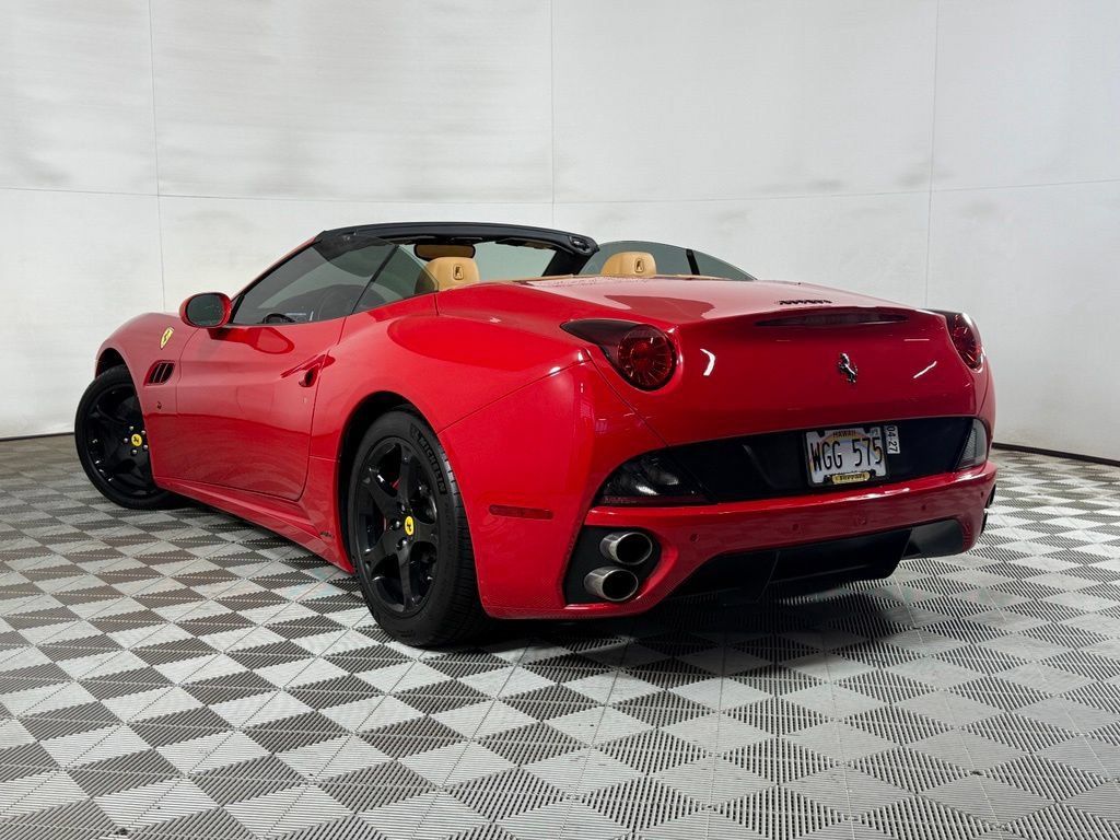 Used 2010 Ferrari California RWD image 4