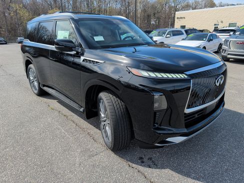 New 2026 INFINITI QX80 Luxe image 3