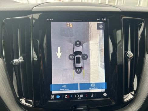 Used 2025 Volvo XC60 B5 Plus image 22