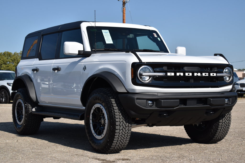 New 2026 Ford Bronco Outer Banks w/ Sasquatch Package AWD/4WD image 3