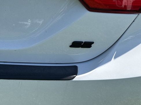 Used 2022 Toyota Camry SE FWD image 4