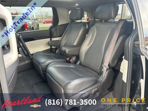 Used 2022 Kia Carnival SX Prestige image 41