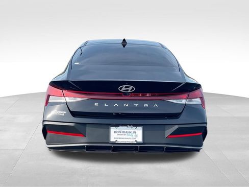 Used 2026 Hyundai Elantra SE FWD image 7
