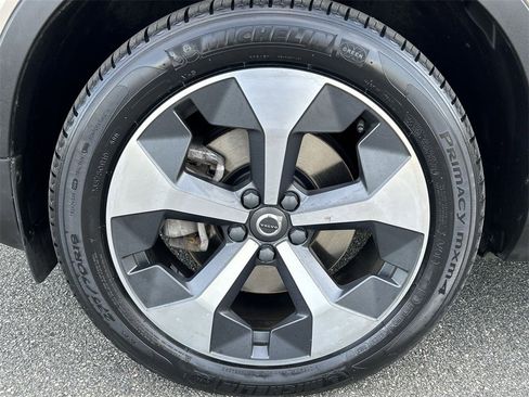 Certified 2023 Volvo XC40 B5 Plus w/ Climate Package image 10