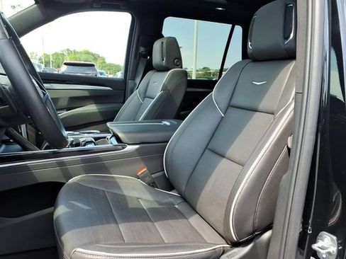 Certified 2025 Cadillac Escalade Sport w/ Touring Package AWD/4WD image 18