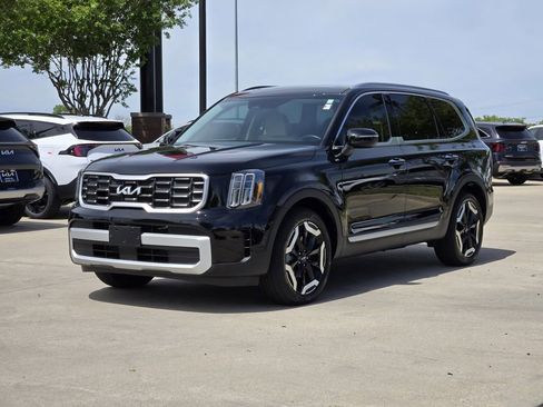 Used 2025 Kia Telluride S image 2