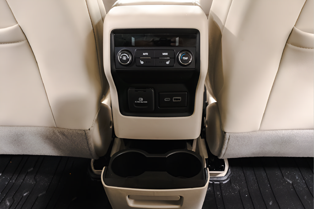 Used 2023 GMC Acadia Denali AWD/4WD image 31