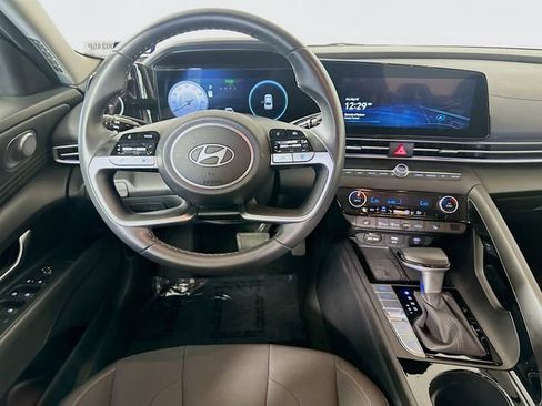 Used 2025 Hyundai Elantra SEL FWD image 24
