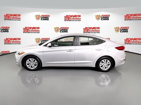 Used 2018 Hyundai Elantra SE w/ SE Connectivity Package 04 FWD image 12