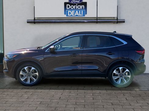 Used 2023 Ford Escape Platinum image 6