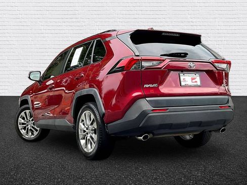 Used 2020 Toyota RAV4 XLE Premium FWD image 4