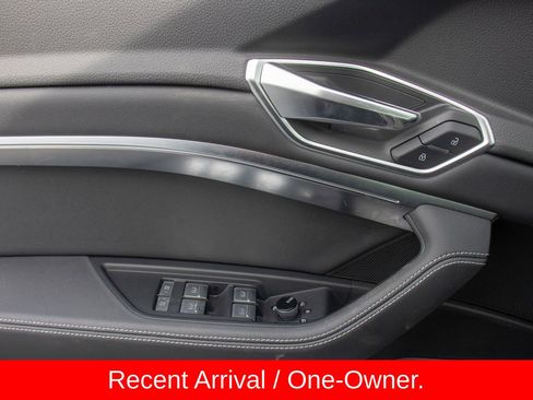 Used 2021 Audi e-tron Premium Plus w/ Premium Plus Package image 17