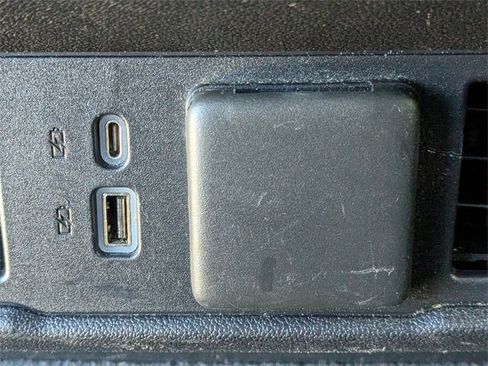 Used 2022 GMC Sierra 1500 SLE image 8