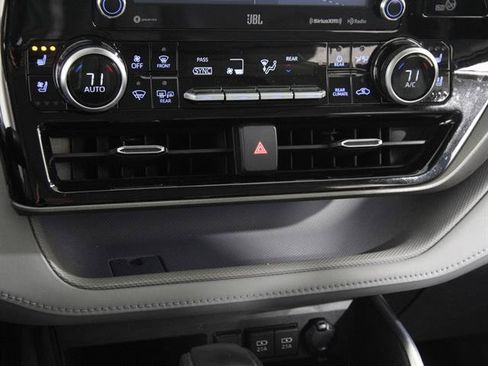 Used 2020 Toyota Highlander Limited image 14