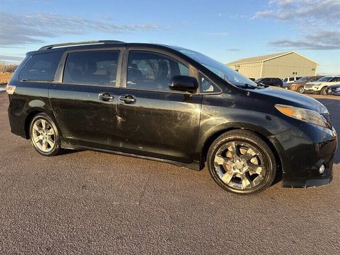 Used 2011 Toyota Sienna SE image 10