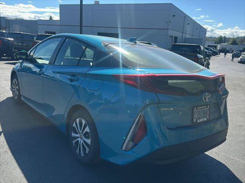 Certified 2022 Toyota Prius Prime XLE FWD image 2