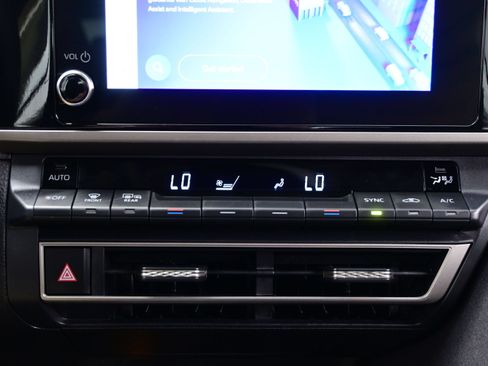Used 2025 Toyota Camry LE FWD image 19
