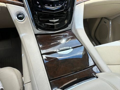 Used 2016 Cadillac Escalade ESV Luxury AWD/4WD image 41