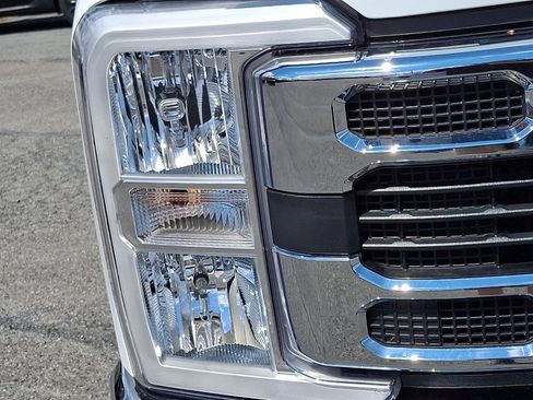 Used 2025 Ford F250 XLT w/ Snow Plow Prep Package AWD/4WD image 9