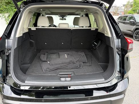 Used 2025 Nissan Rogue SV w/ SV Premium Package FWD image 28