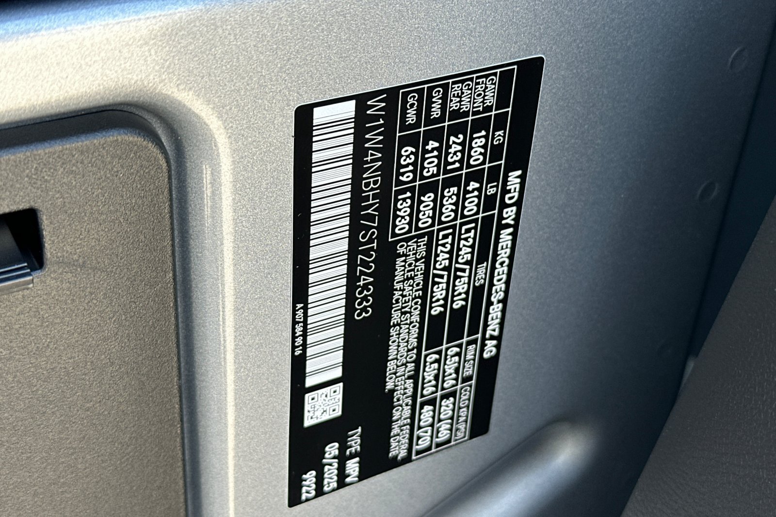 Used 2025 Mercedes-Benz Sprinter 2500 image 28