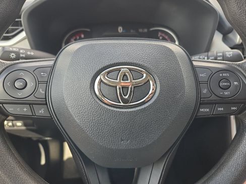 Used 2025 Toyota RAV4 XLE FWD image 22