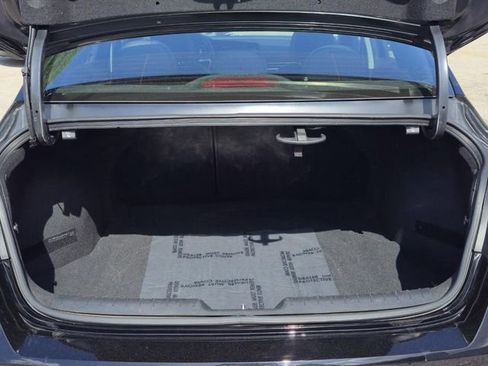 Used 2023 Hyundai Elantra Limited w/ Preferred Accessory Package FWD image 8