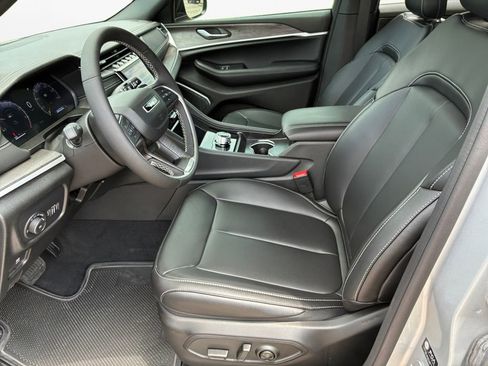 New 2025 Jeep Grand Cherokee Limited w/ Black Appearance Package RWD image 20