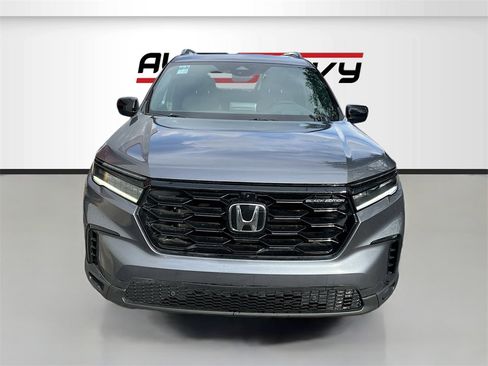 Used 2025 Honda Pilot Black Edition image 2