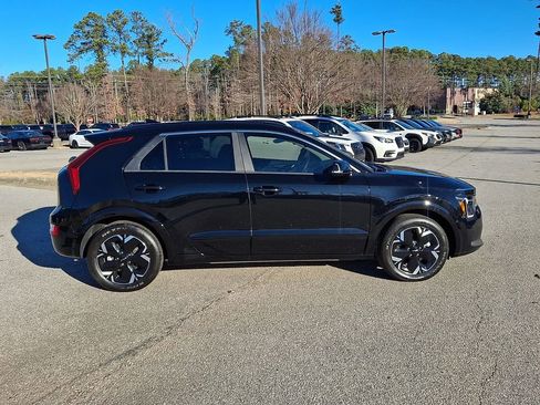 Used 2025 Kia Niro Wind w/ Wind Preserve Package image 7