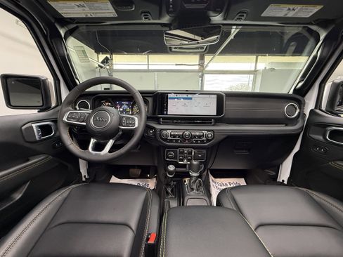 Used 2024 Jeep Wrangler Unlimited Sahara AWD/4WD image 12