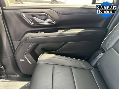 Used 2024 GMC Yukon XL SLT w/ SLT Luxury Package AWD/4WD image 18