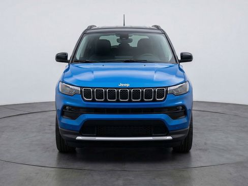 Used 2025 Jeep Compass Limited image 2