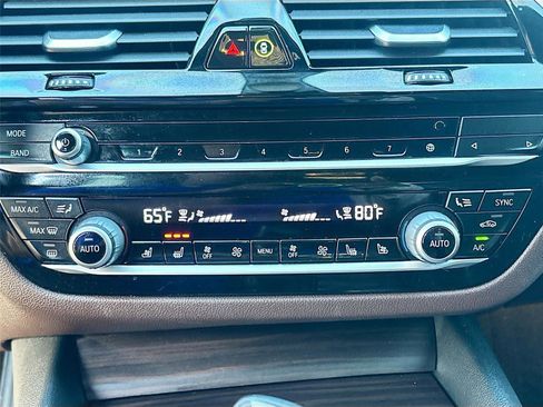 Used 2021 BMW 530i xDrive w/ Premium Package image 17