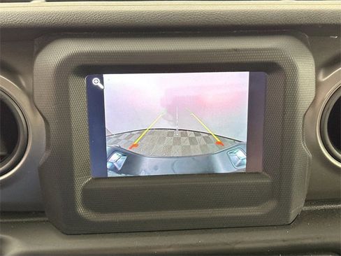 Used 2021 Jeep Gladiator Sport image 12