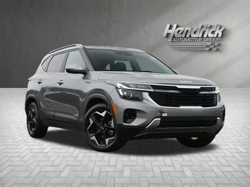 Used 2025 Kia Seltos EX image 2
