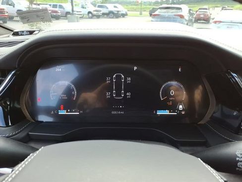 Used 2022 Jeep Grand Cherokee Overland w/ Luxury Tech Group IV AWD/4WD image 17