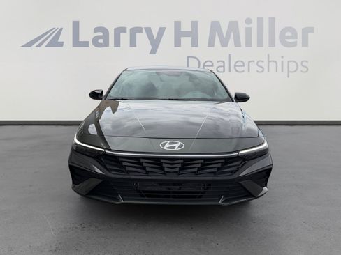 Used 2025 Hyundai Elantra SEL FWD image 8