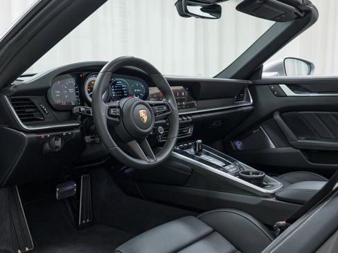 Certified 2025 Porsche 911 Turbo S AWD/4WD image 4